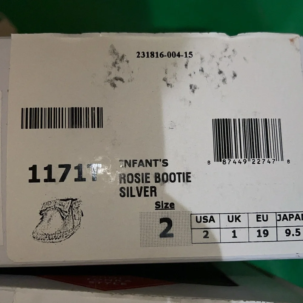 NIB Minnetonka Infant’s Rosie Bootie SILVER